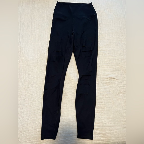 Alo ripped warrior legging - Picture 2 of 3